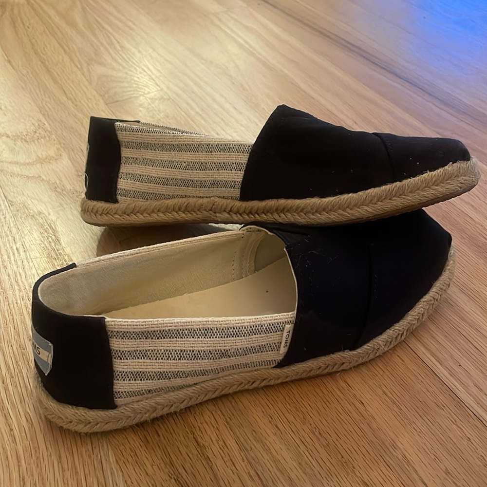 Tom’s slip on shoes in black and striped pattern size 7 women’s